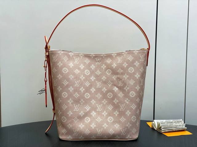 Factory Price P Top-Tier Original M25727 Cat-Shaped Large Bucket Bag, New Season