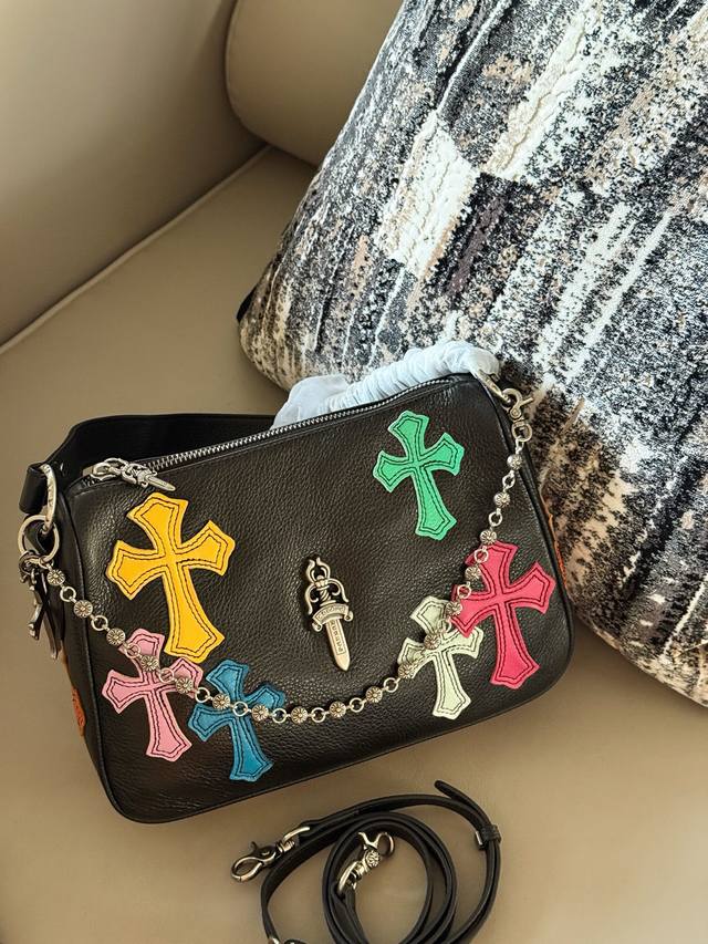 Comes with box, cowhide leather. Size: 27*20cm. Chrome Hearts chicken nugget bag