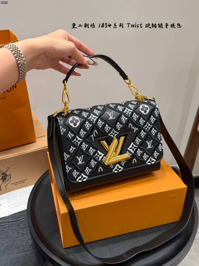 Comes with a folding box. Size 23.16. LV Twist New Heavy Embroidery 185 Series T