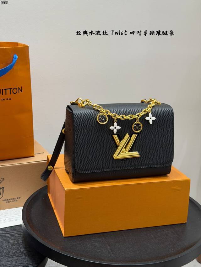 Comes with a folding box. Size 23.16. LV Twist Classic Water Ripple Twist Lock C