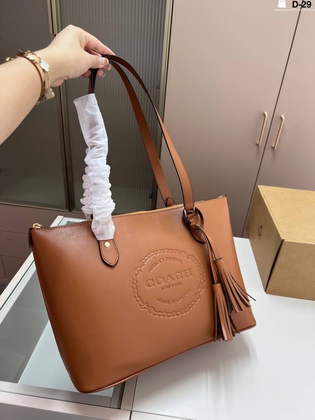 Coach City Tote Bag, classic logo tote bag, super popular and sells out in minut