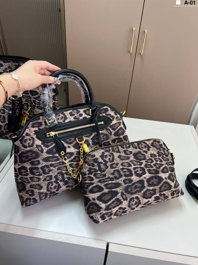 Small inner liner YSL Saint Laurent vintage travel bag Sweet and cool, a must-ha