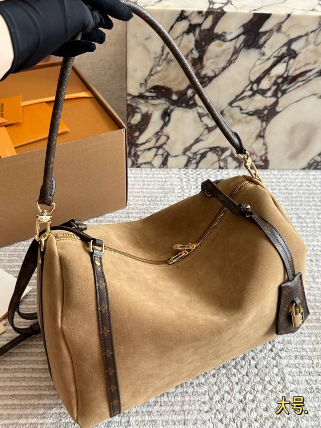 Large replica of the LV Express, vintage and textured! This one is made of grain