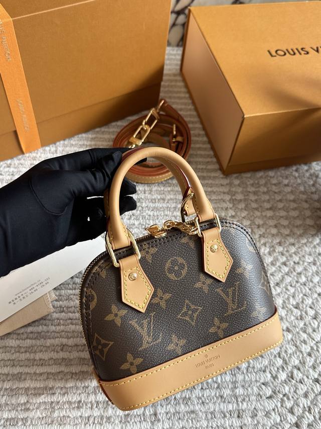 Comes with box, yellow leather. Size: 20*14cm. Small. Louis Vuitton Alma shell b
