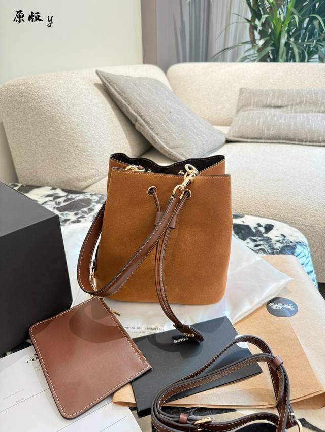 Suede 2-in-1 Autumn/Winter Drawstring Bucket Bag Coach New Rowan Bucket Bag Look