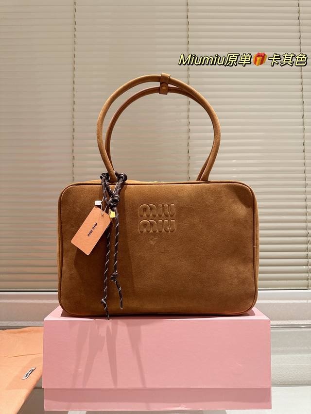 Comes with box. Size: 35*22cm. Miumiu bowling briefcase. Matching material: smoo