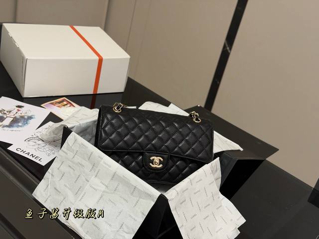 Comes with a folding box/airplane box. Size: 25cm. Chanel CF. We always put a lo