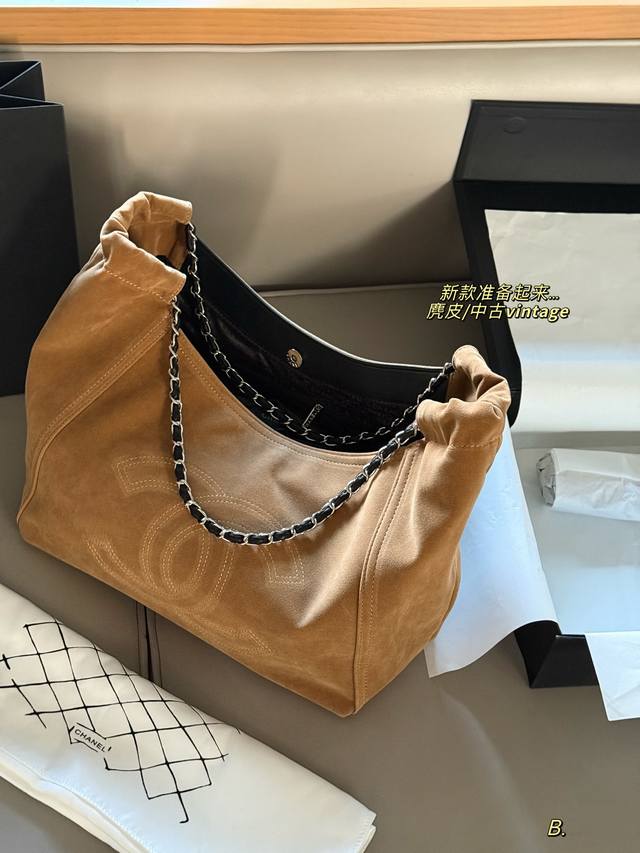 Suede with box Size: 44*28Cm New arrivals are coming soon Vintage New Chanel sho