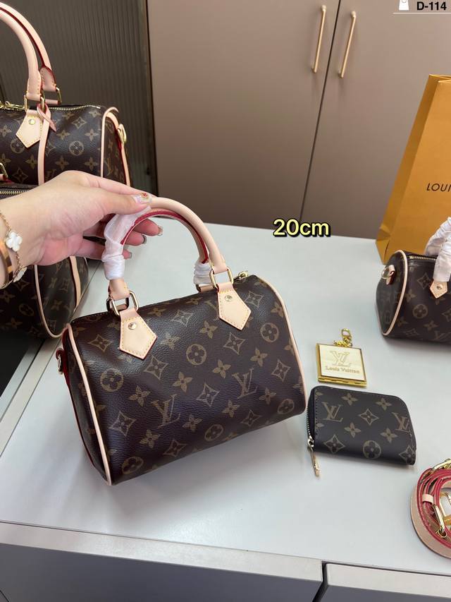 20cm Card Holder & Small Mirror Louis Vuitton Pillow Bag Versatile, Stylish, and