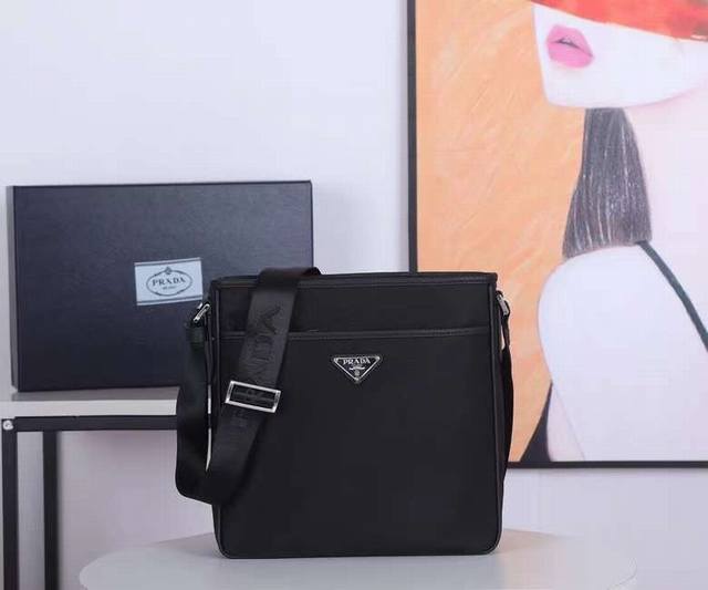 Model 2Vh797! New nylon crossbody bag, same as the official website and boutique