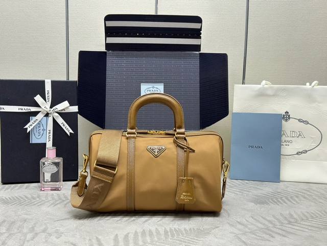 New Handbag 1Bb233 This handbag is crafted from innovative sustainable recycled