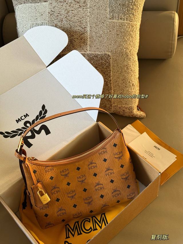 Box Included Size: 27*15cm This is so beautiful! Mcm's new Hobo bag/croissant ba