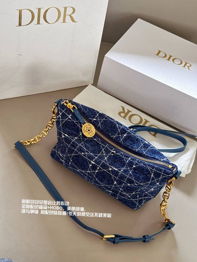 Comes with box Size: 22cm (bottom width * 15cm) Wool blue, a gentle storm in win