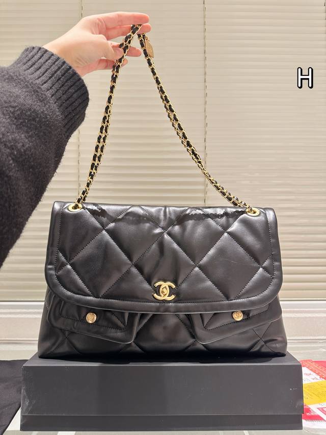 Replica Lambskin Chanel 25K Double Pocket Hobo Bag. This Chanel 25K series doubl