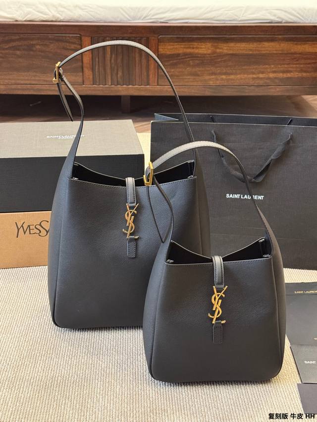 Replica YSL Le 5 A 7 Hobo Handbag in Black Calfskin Leather. This YSL Le 5 A 7 H