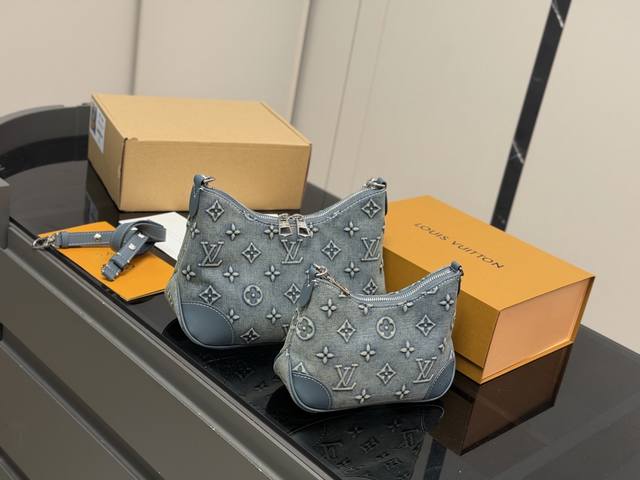 Comes with a folding box/airplane box New LV bag