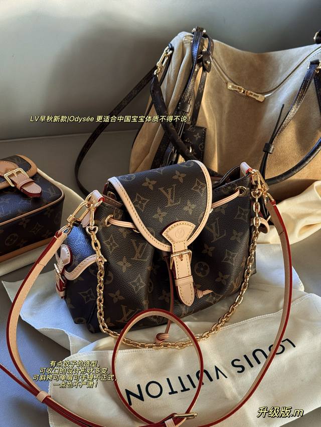 Just a quick snapshot with the box! Size: 23*17cm A cute bag from L's! The Odyss