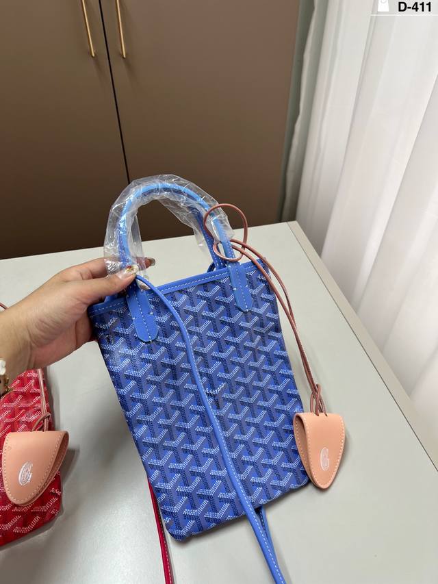 Goyard Limited Edition Poitiers Tote Bag. Soft and supple body, lightweight and