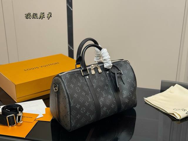 Cowhide leather bag with box. Size: 35*22cm. New LV Keepall pillow bag. Original
