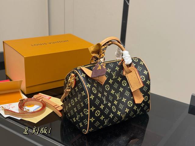 Folding box/airplane box Size: 30cm LV Keepall new pillow bag Original with cowh