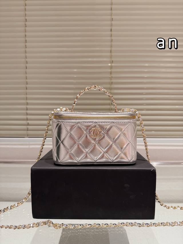 Chanel Black and Gold Lambskin Leather Long Box with Handle (Ddd) This Chanel bl