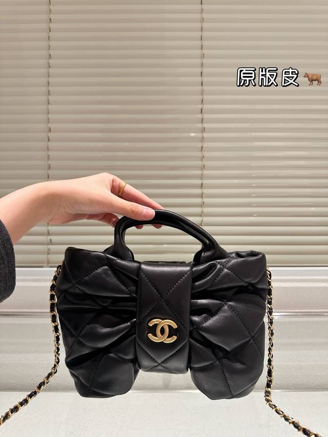 Comes with box. Size: 25.18cm. Lambskin Chanel 25K New Bow Chain Bag.