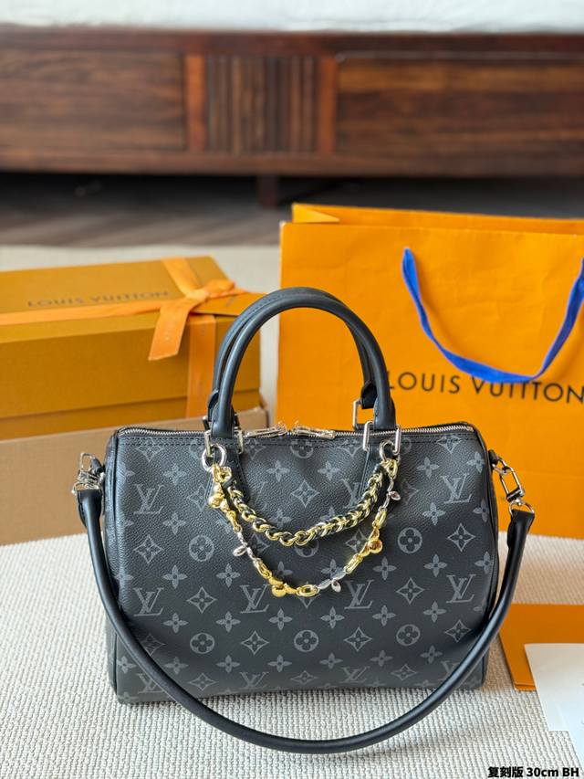 Reissued LV Speedy 30 Black Monogram Handbag. The Vlv Speedy 30 black monogram h