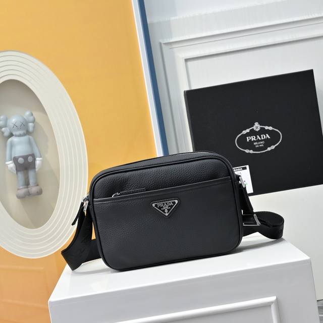 Gift Box, Top Layer Cowhide Embossed, Size: 23*14cm, Prada's Latest Men's Camera