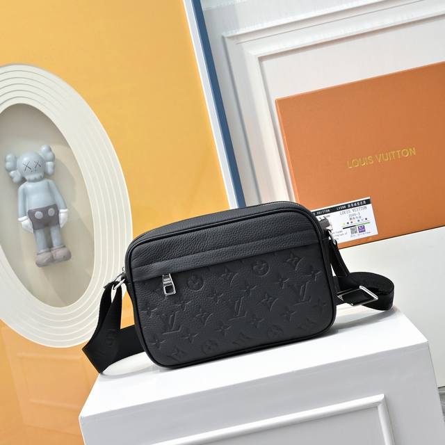 Gift Box, Top Layer Cowhide Embossed, Size: 23*14cm, LV Latest Men's Camera Bag,