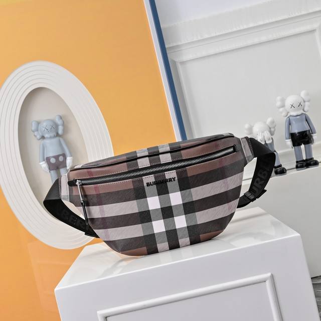 Full set of original packaging, Burberry men's chest bag/waist bag. A perfect re