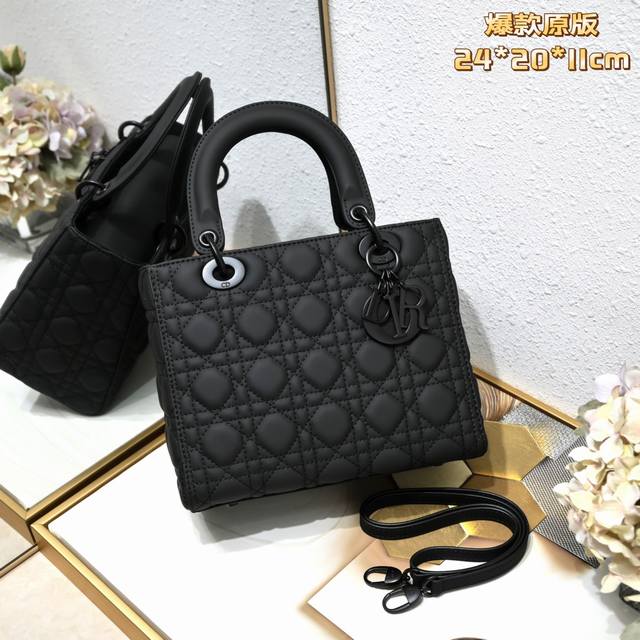 24cm Five-compartment matte black Lady Dior bag, model Di0R Ultra-Matte So Black