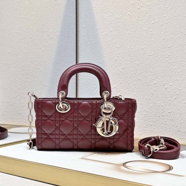 Small Horizontal Burgundy ____D-Joy Small 0541 Flap with two magnets matching th