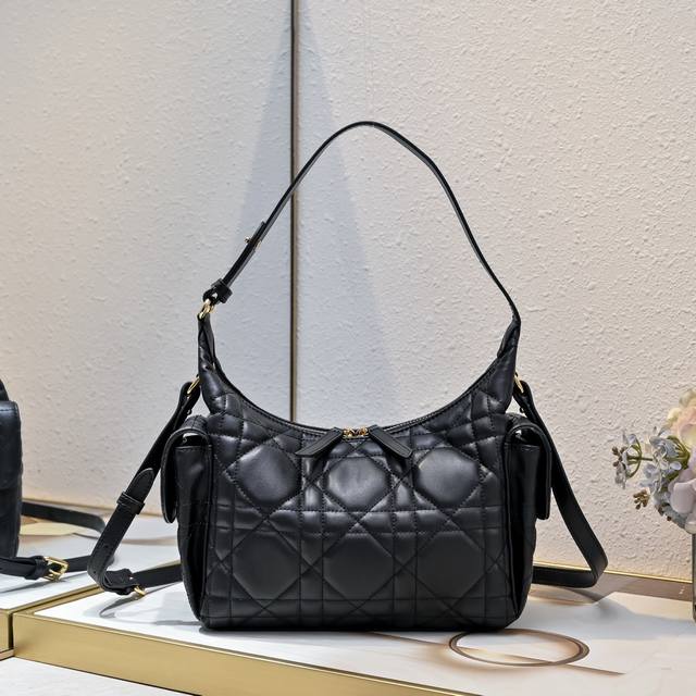 This D-Dream handbag is a new addition to the Fall/Winter 2025 ready-to-wear col