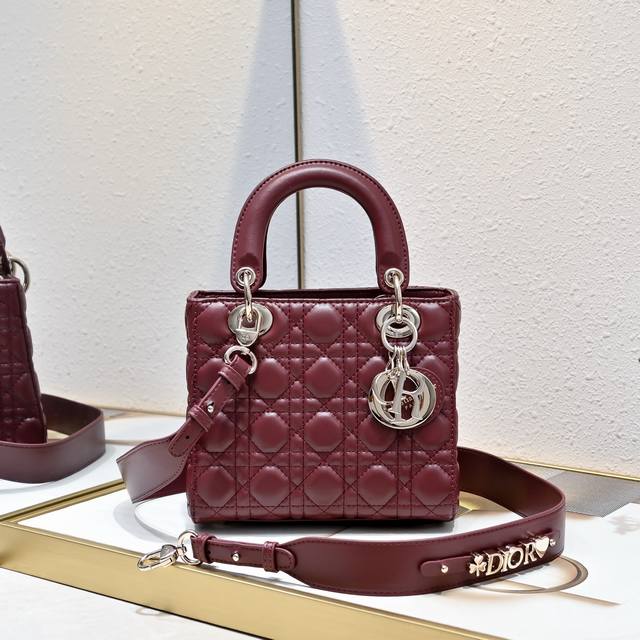 Four-compartment Burgundy My Lady Letter Series Every woman should own a Lady Di