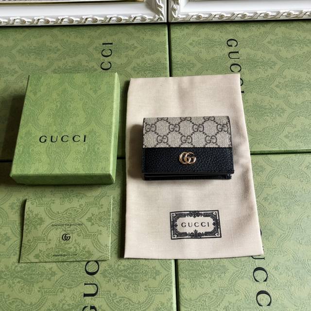 Have you got your hands on this irresistible top-of-the-line bag yet? The Gg Mar