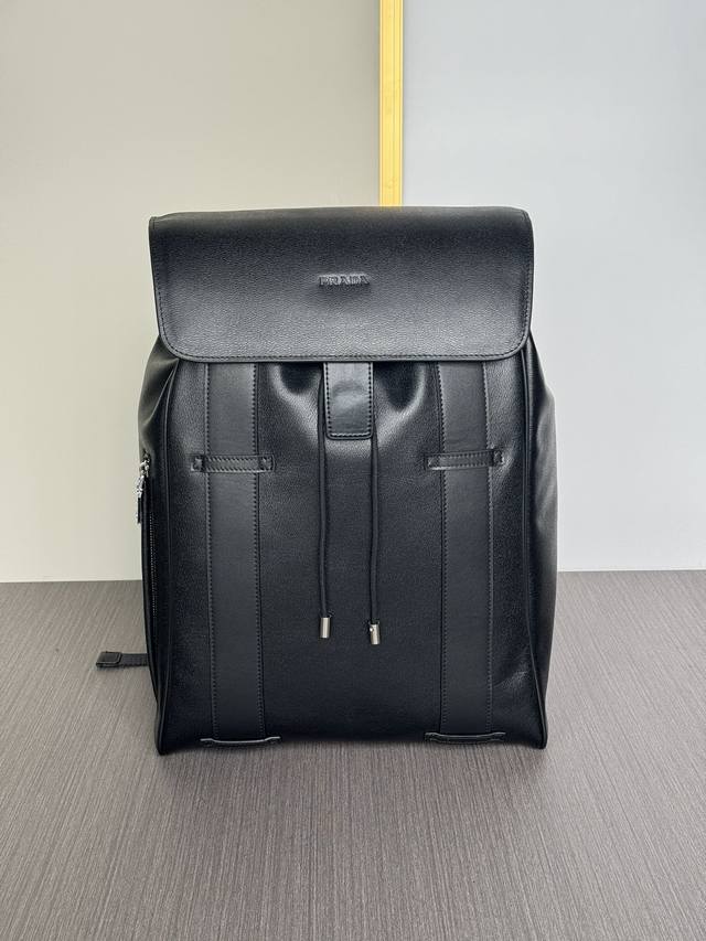 Top-tier, high-end, hard-to-find Prada full-leather backpack, the latest hot-sel
