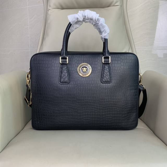 Top-tier boutique quality, high-end, hottest new Versace double-zipper crocodile