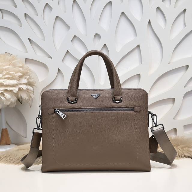 Prada - The latest Prada men's briefcase is made of imported calfskin, with a so