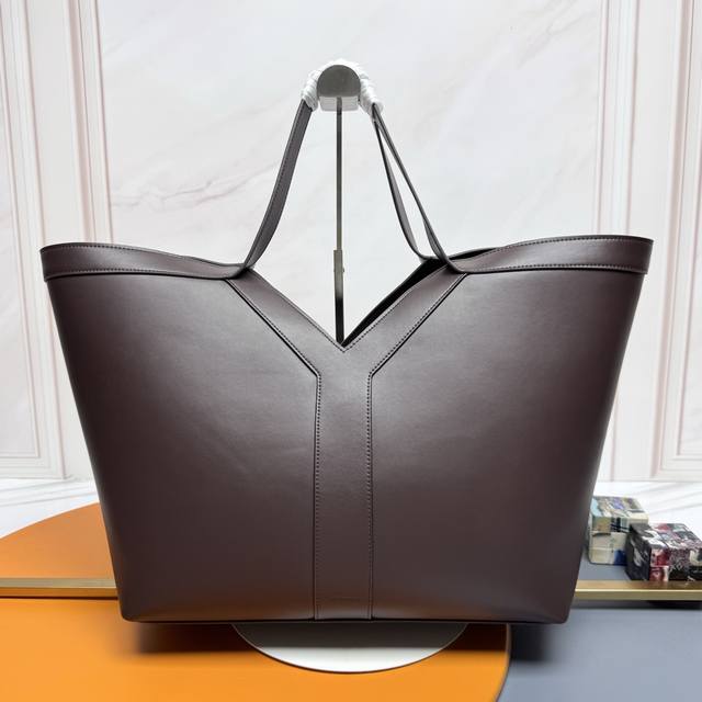 Dark brown plain glossy antique gold Y brand new fine grain leather tote bag! To