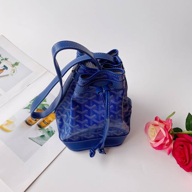 G0Yard's latest Petitflot bucket bag is now available. It's very lightweight and