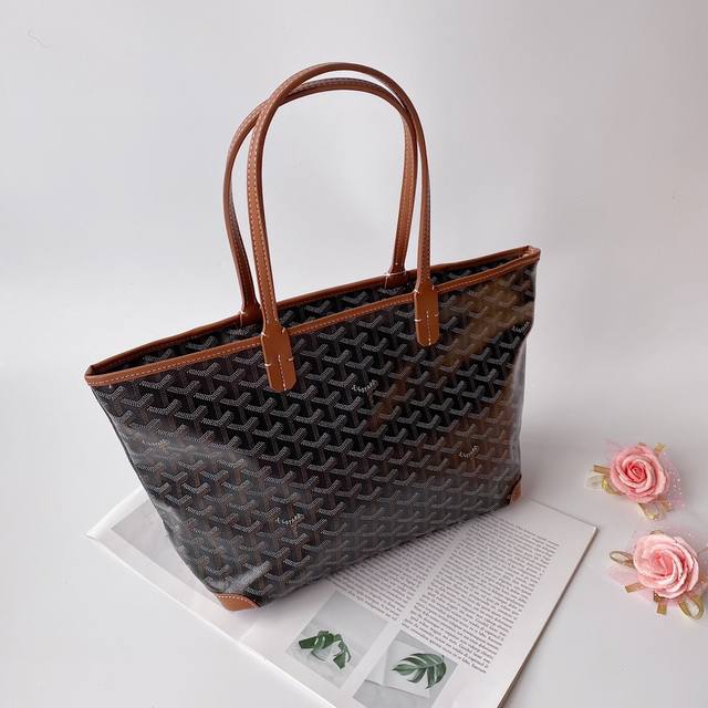 Gucci Artois Tote Bag, Small Zipper Style. The Goyard Artois is exquisitely simp