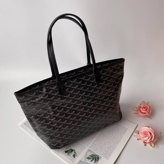 Gucci Artois Tote Bag, Small Size with Zipper. The Goyard Artois is exquisitely