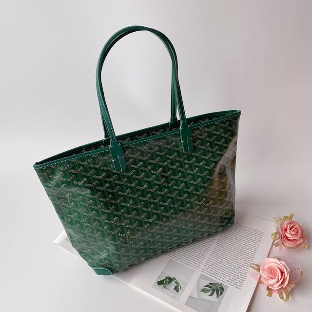 Gucci Artois Tote Bag, Small Size with Zipper. The Goyard Artois is exquisitely