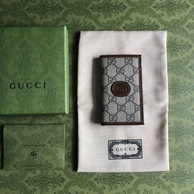 Top-of-the-line Gucci card holder with green box packaging and interlocking doub