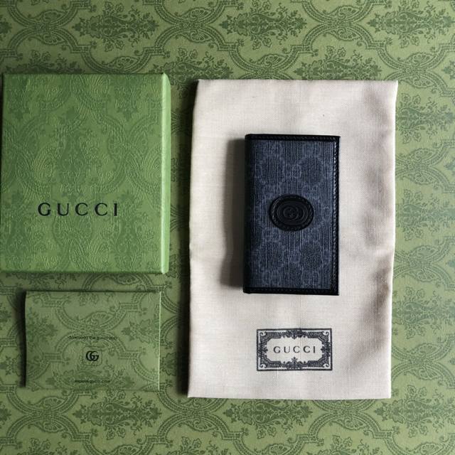 Top-of-the-line Gucci card holder with green box packaging and interlocking doub