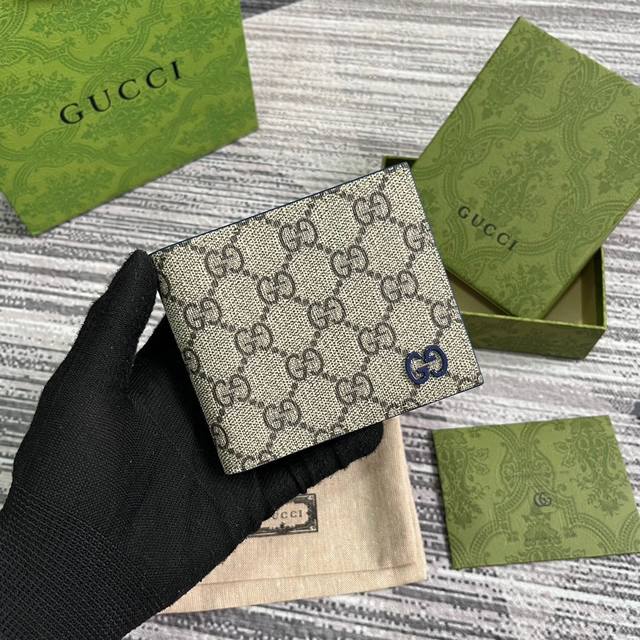Top-of-the-line Gg detail wallet. Gucci small leather accessories push design bo
