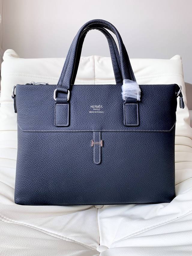 The latest hot-selling Hermes men's briefcase. Made with high-quality imported t