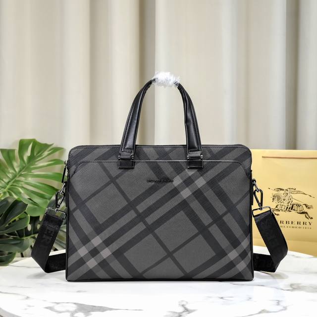 Model: 8821 Burberry. A best-selling men's bag from the Burberry boutique. Origi