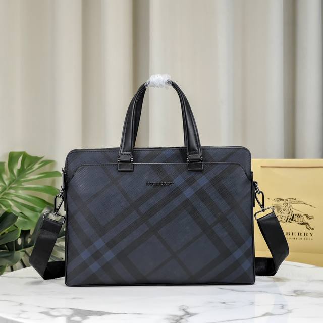 Model: 8821 Burberry. A best-selling men's bag from the Burberry boutique. Origi