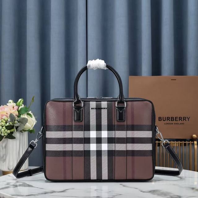 Burberry men's bag, a best-selling item in boutiques. Original quality, multi-co